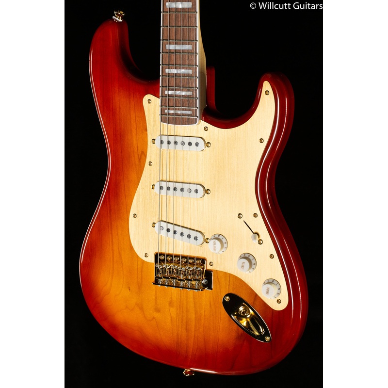 Squier 40th Anniversary Stratocaster, Gold Edition, Laurel Fingerboard (142) - ULT975560812710
