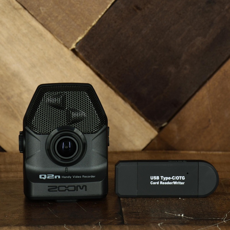 Zoom Q2N Handy Video Recorder With USB Reader & Two 32GB Sandisk SD Cards - Used
