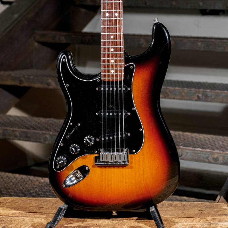 Fender 2000 American Standard Stratocaster Lefty, Sunburst With Gator HC - Used