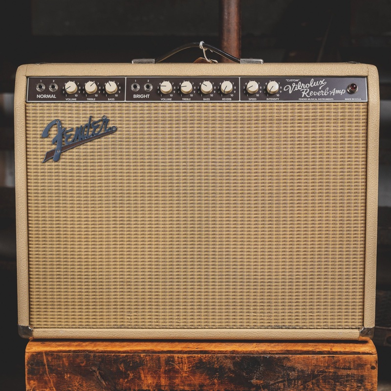 Fender 1995 Custom Vibrolux Reverb Combo Amplifier, Blonde With Slip Cover - Used