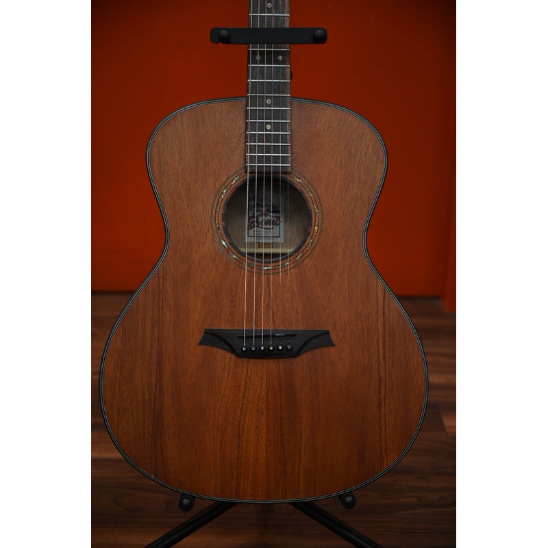 Bromo BAT2M Tahoma Series Acoustic Guitar
